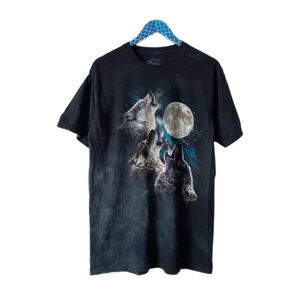 The Mountain 2007 Wolves Howling at the Moon Unisex Tee in M